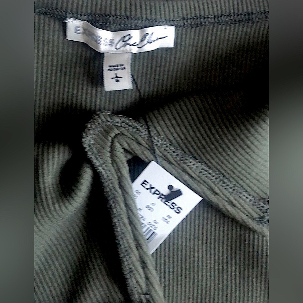 EXPRESS bodysuit, V-wire & ribbed, on or off shoulder, snap closure. NEW tags - Picture 9 of 13